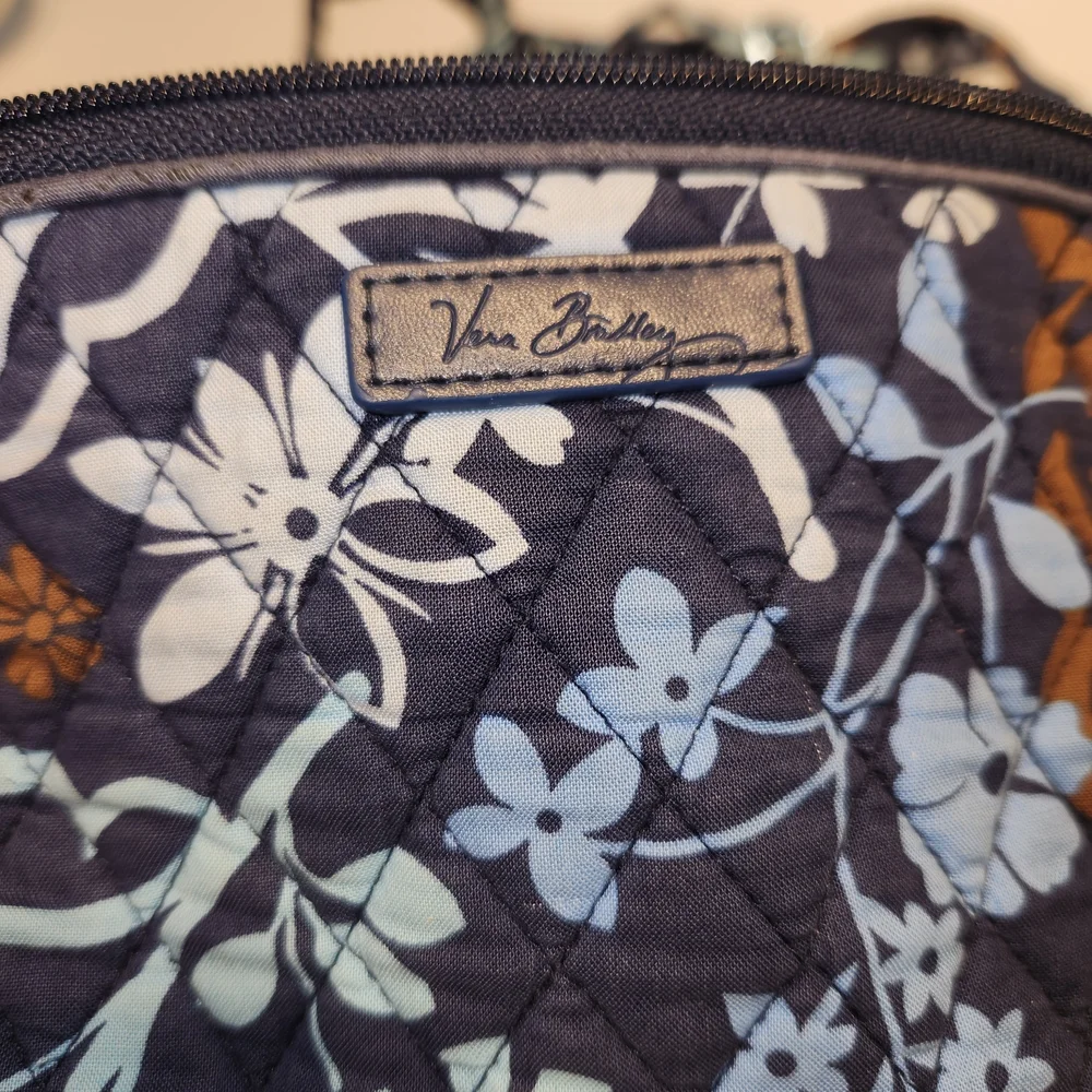 ⭐️Vera Bradley Navy & Brown Floral Crossbody Bag - Picture 2 of 7